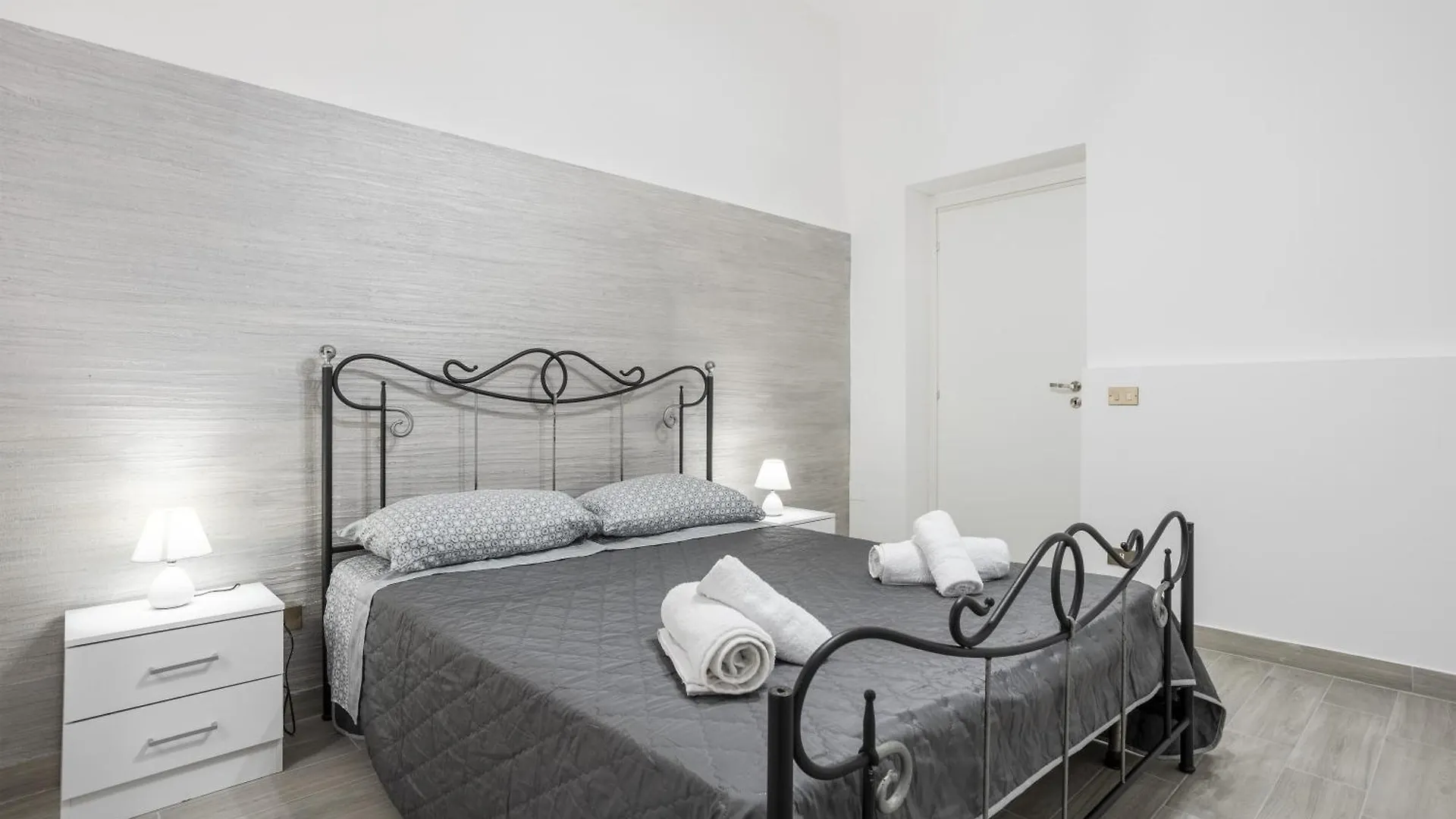 Romagnolo Beach Villa Palermo 0*,