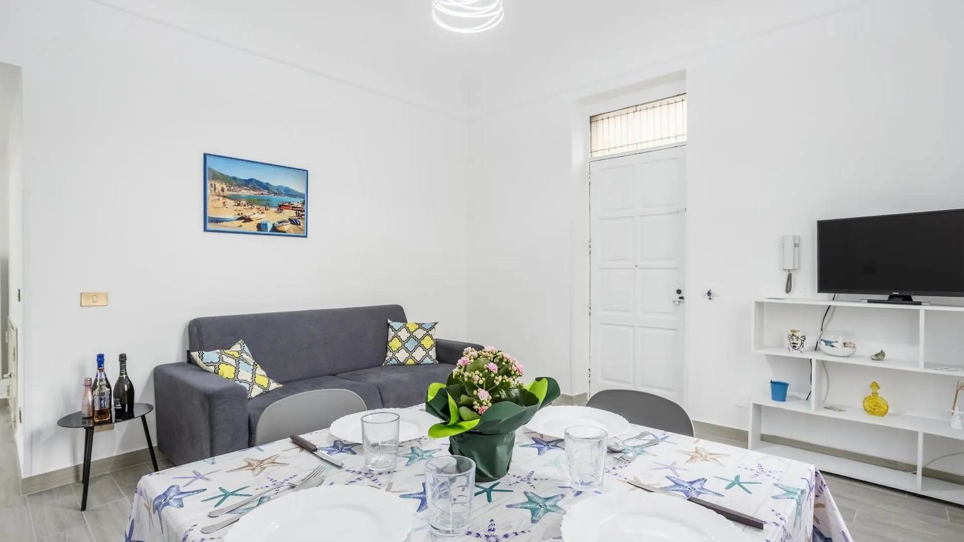 Romagnolo Beach Villa Palermo Italy