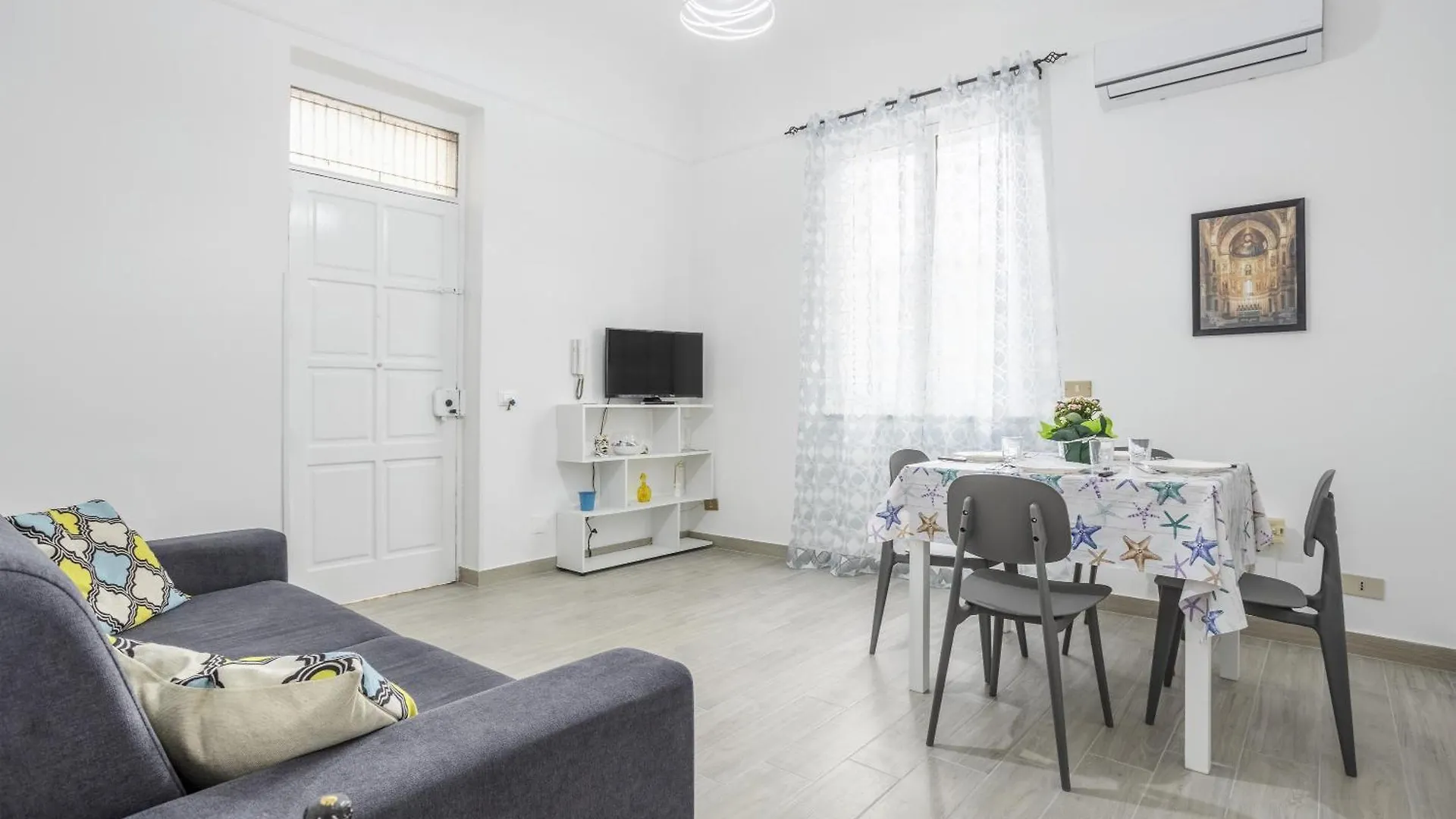 Romagnolo Beach Villa Palermo 0*,