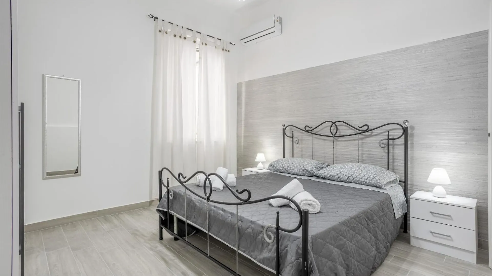 Romagnolo Beach Villa Palermo