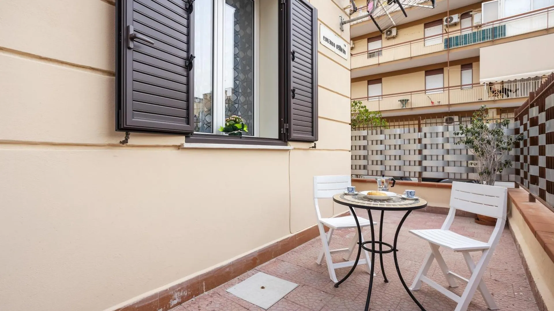 Romagnolo Beach Villa Palermo